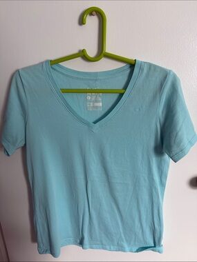 Nike Women’s Dri-Fit Aqua V-Neck Short Sleeve Tee - Size Large